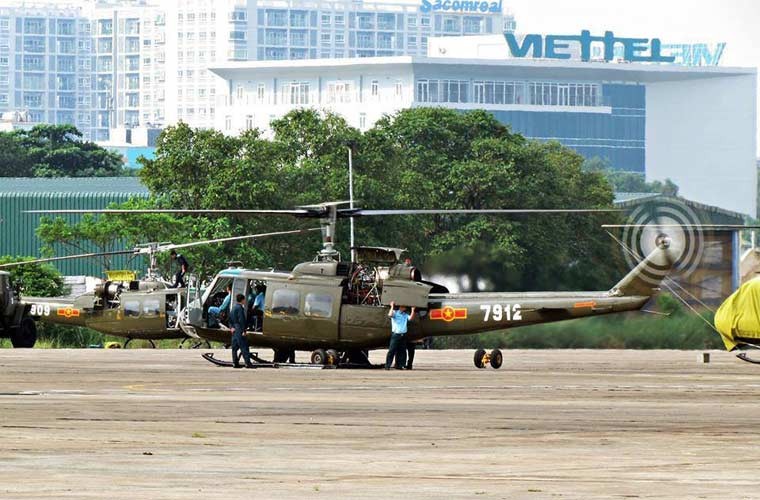 Dieu chua biet ve truc thang UH-1 Viet Nam bi roi-Hinh-2